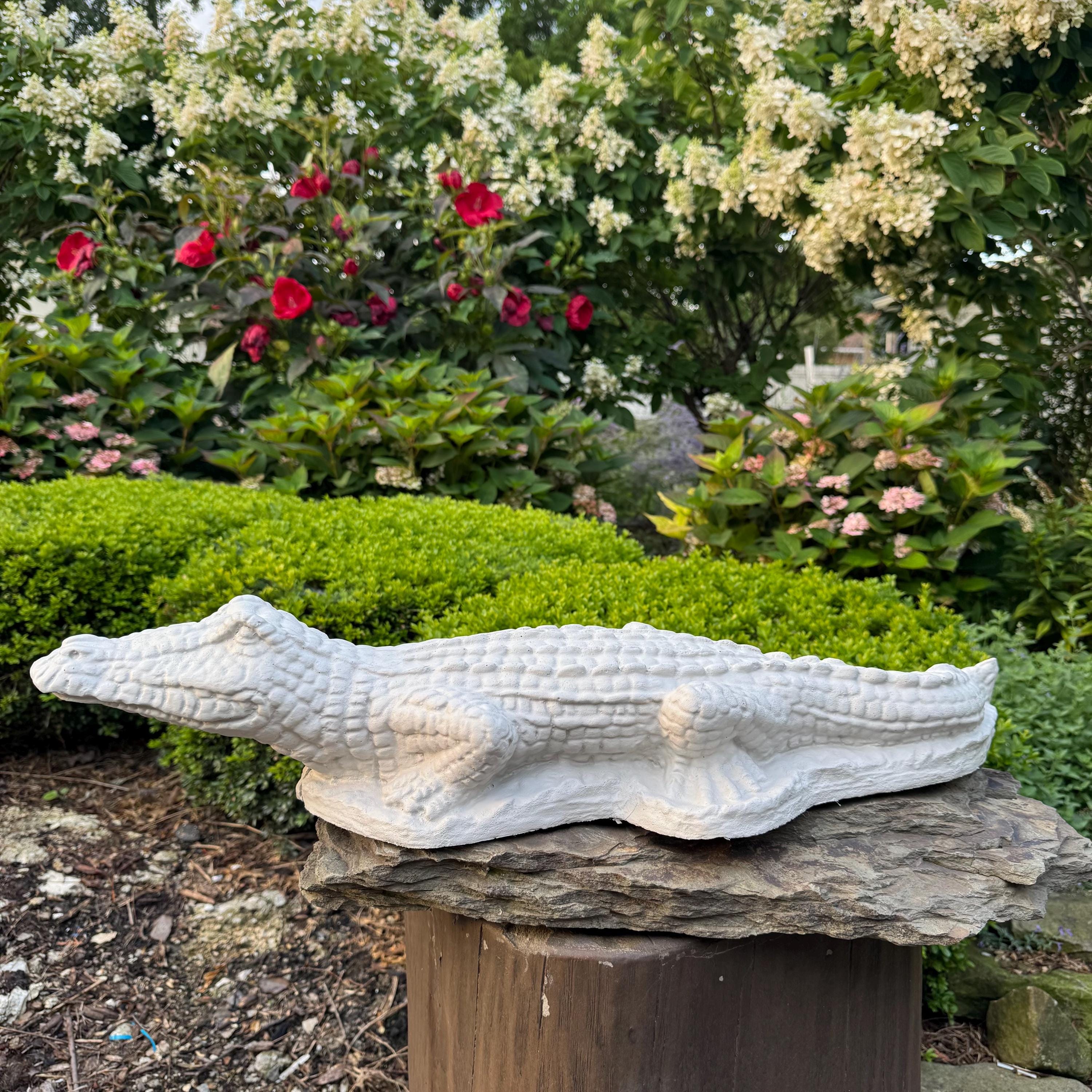29 Inch Concrete Alligator Garden Statue Sculpture Outdoor Yard Lawn Pond Animal Decor Ornament