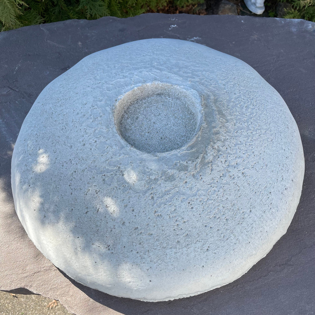 Concrete Bird Bath Bowl 18" Cement Bird Baths Near Me / Sea Shell Shape Design