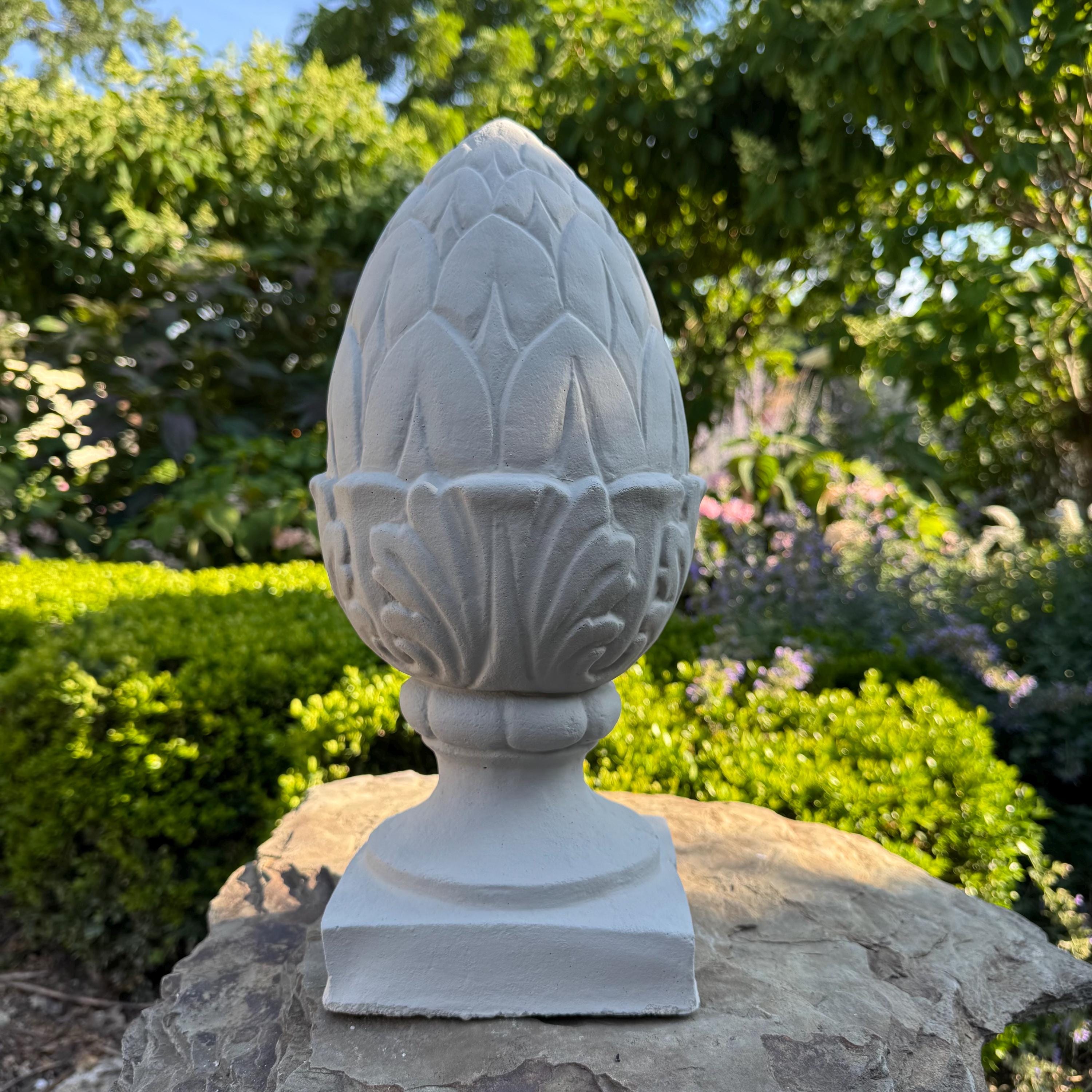 Artichoke Finial Statue 15 Inch Garden Sculpture Concrete Yard Art Lawn Ornament Home Decor Gift