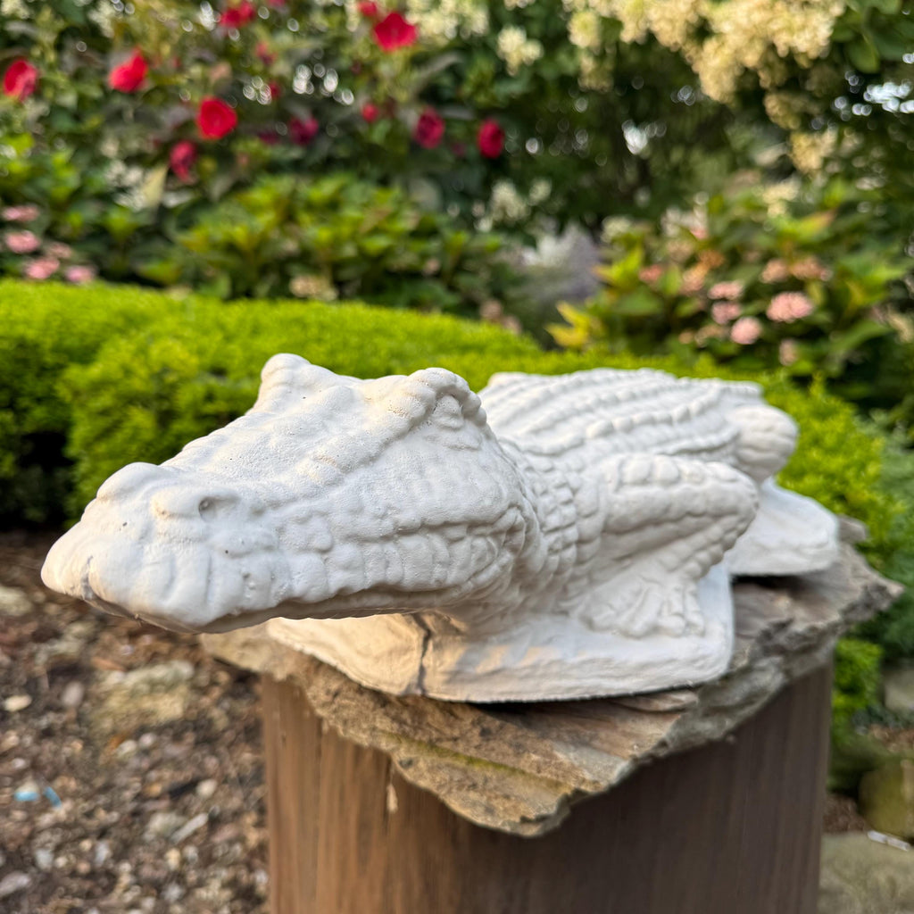 29 Inch Concrete Alligator Garden Statue Sculpture Outdoor Yard Lawn Pond Animal Decor Ornament